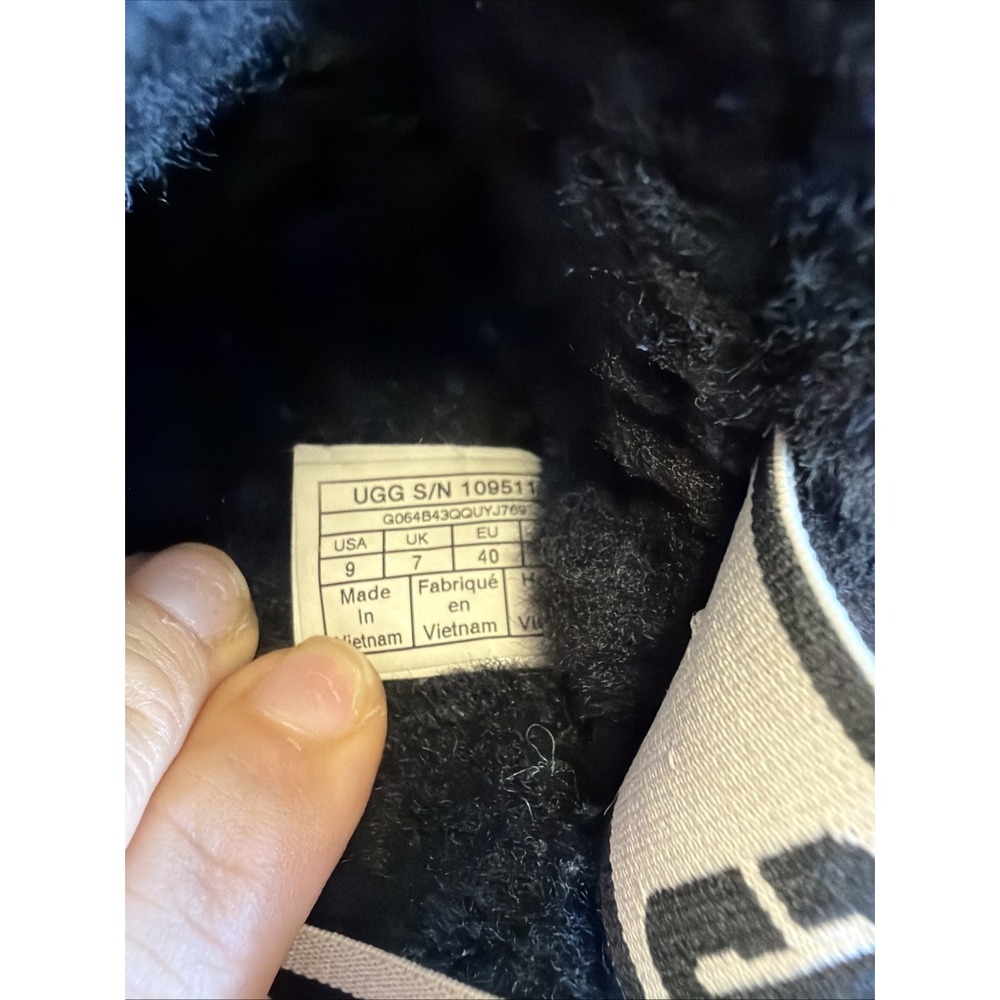 UGG Fluff Yeah Women's Black Slip-On Slide Shearling Fur Logo Strap 9 - Picture 5 of 5